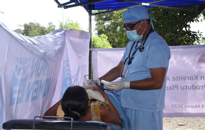 Dr. José Antonio Gusmão Guterres, a gynaecologist and a midwife trainer at a Mobile Meternity Clinic facilitated by UNFPA at Christal Dili, one of the evacuation center for internally displaced persons (IDPs) in Dili, Timor-Leste. @UNFPA Timor-Leste 2021